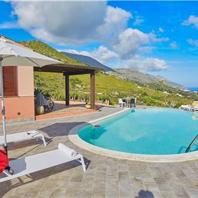 2 bedroom villa with infinity pool near Scopollo, sleeps 4